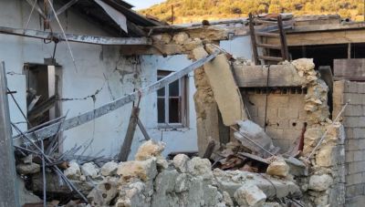 Το Αρκαλοχώρι που ακόμα περιμένει: 4 χρόνια μετά τον σεισμό, 500 άνθρωποι ζουν σε κοντέινερ