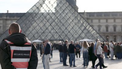 Δυο συλλήψεις για την κινηματογραφική ληστεία στο Μουσείο του Λούβρου