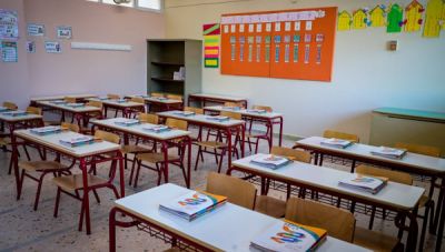 Ηράκλειο: Εκπαιδευτικοί στα κάγκελα για τα χιλιάδες κενά και τις καθυστερημένες προσλήψεις στα σχολεία