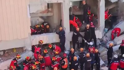 Κωνσταντινούπολη: Κατέρρευσε πολυόροφο κτίριο-Αγωνία για εγκλωβισμένους στα συντρίμμια
