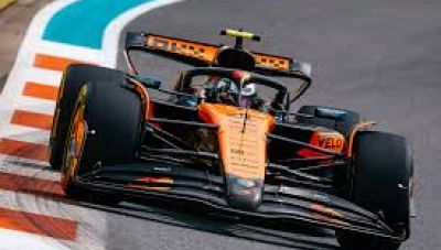 Formula 1: Ο Russell με Mercedes στην pole position στη Σιγκαπούρη