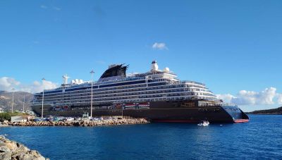 Ενα θηριώδες κρουαζιερόπλοιο στο λιμάνι του Αγίου Νικολάου - Το μεγαλύτερο που έχει φιλοξενήσει μέχρι σήμερα