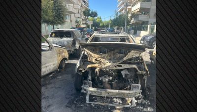 Τέσσερα αυτοκίνητα «τυλίχθηκαν» στις φλόγες στον Άλιμο - Κινητοποίηση της Πυροσβεστικής