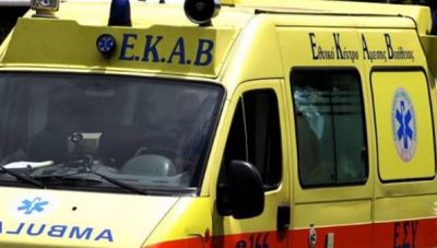 Χανιά: Στο νοσοκομείο 4 τραυματίες μετά από τροχαίο - ΙΧ καρφώθηκε σε δέντρο (φωτο)