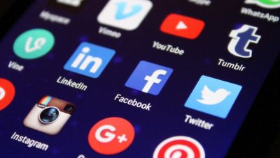 Η Δανία απαγορεύει τα social media στους ανήλικους κάτω των 15