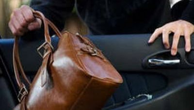 Χανιά: Έκλεψε την τσάντα που περιείχε αντικείμενα άνω των 5000 ευρώ μέσα από το αυτοκίνητο
