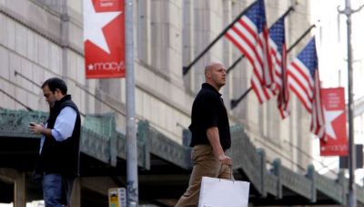 Οι δασμοί του Trump σπρώχνουν σχεδόν 1 εκατ. Αμερικανούς στη φτώχεια