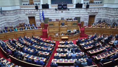 Βουλή: Ψηφίστηκε η ενσωμάτωση Οδηγίας για ποινικά αδικήματα – Έντονες αντιδράσεις από την αντιπολίτευση