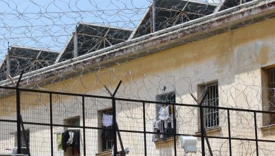 Συμπλοκή για θέση πάρκινγκ στον Κορυδαλλό – Διανομέας δάγκωσε νεαρό οδηγό