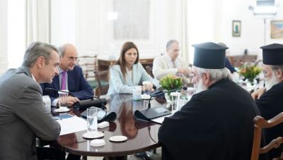 Δεν παίρνει πίσω η Κυβέρνηση την ερμηνευτική για το μεταθετό-Τι συζητήθηκε στο Μαξίμου με τον Αρχιεπίσκοπο Κρήτης