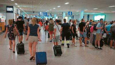 Ρεκόρ με πάνω από 4,5 δισ. τον Ιούλιο στις ταξιδιωτικές εισπράξεις