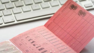 Δίπλωμα οδήγησης: Ο χρόνος μετρά αντίστροφα για την κατάργηση των παλιών χάρτινων