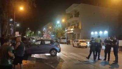 Έτρεχε με μεγάλη ταχύτητα στον κεντρικό δρόμο της Χερσονήσου και πήρε παραμάζωμα ταξί και λεωφορείο (Βίντεο)