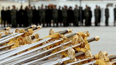 Ένστολοι: Οι αυξήσεις που θα δουν στην τσέπη τους από τον ερχόμενο μήνα και από τον Ιανουάριο