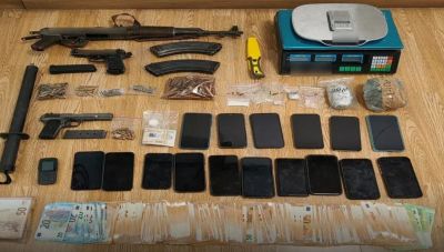 Εξαρθρώθηκε εγκληματική οργάνωση με κέρδη άνω των 8 εκατ. ευρώ - Κατασχέθηκαν ναρκωτικά και όπλα