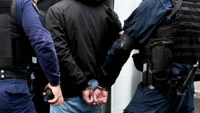 Σύλληψη 23χρονου και δύο συνεργών του στην Ηλιούπολη, για ληστεία και εκβίαση