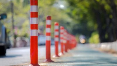 Ηράκλειο: Μετά το... άκυρο της Αποκεντρωμένης για τα κολωνάκια ο Δήμος προχωρά στη μετατόπιση τους