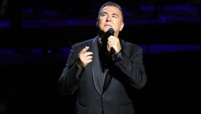 Ο Αντώνης Ρέμος έκλαψε στη σκηνή του Ηρωδείου, τραγουδώντας Μαρινέλλα
