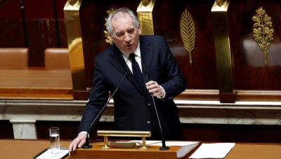 Μπροστά σε νέα πολιτική κρίση η Γαλλία – Σήμερα η κρίσιμη ψηφοφορία για την κυβέρνηση Μπαϊρού