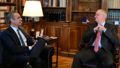 Μητσοτάκης στον Πρόεδρο της Δημοκρατίας: Μειώνουμε φόρους και αυξάνουμε τους μισθούς