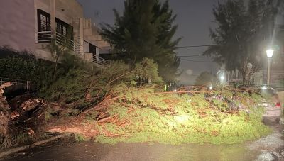 Η κακοκαιρία Erminio σφυροκοπά τη Ρόδο – Θυελλώδεις άνεμοι και καταρρακτώδης βροχή – Ήχησε το 112