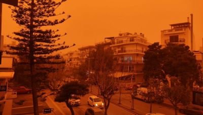 Ηράκλειο: Στο «έλεος» της σκόνης και των ανέμων – Προβλήματα σε πτήσεις, πλοία και σχολεία