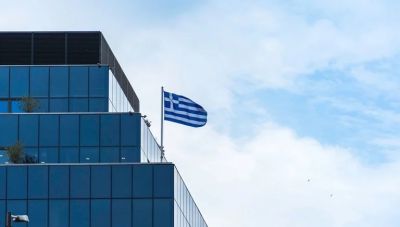 Οι εστίες πίεσης στην ελληνική οικονομία: Καμπανάκι για το ιδιωτικό χρέος