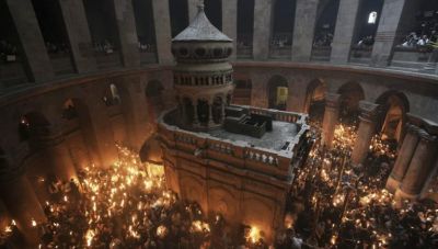 Άγιο Φως: Στα Ιεροσόλυμα η ελληνική αποστολή – Τι ώρα αναμένεται στο Ελευθέριος Βενιζέλος - Πότε φθάνει στην Κρήτη