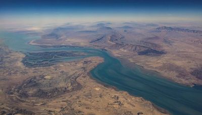 Ιράν: Πώς κρατά την παγκόσμια οικονομία «όμηρο» μέσω των Στενών του Ορμούζ