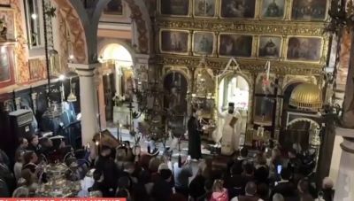 Πολυέλαιοι σείονται στην Πρώτη Ανάσταση – Το απόγευμα αναμένεται το Άγιο Φως