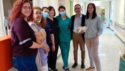 Σωματείο Εργαζομένων ΠΑΓΝΗ: Δίπλα στους εργαζόμενους των βαρδιών με πασχαλινές ευχές και τσουρέκια (φωτογραφίες)