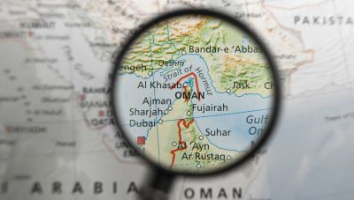 Στενά του Ορμούζ: Πώς και πόσο επηρεάζει ο πόλεμος την παγκόσμια οικονομία (podcasts)