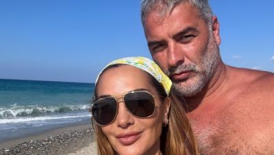 Βασίλης Μπισμπίκης: Το «κλικ» με τη Δέσποινα Βανδή σε παραλία της Κρήτης