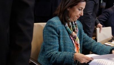 Ισπανίδα υπουργός Άμυνας: «Κανένα νόημα» σε έναν αμερικανικό ναυτικό αποκλεισμό των Στενών του Ορμούζ