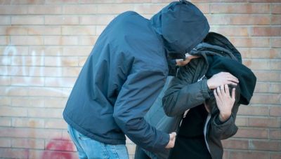 Λάρισα: Τρεις ανήλικοι επιτέθηκαν σε 15χρονο για να του πάρουν τη ζακέτα