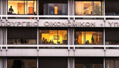 Bloomberg: Με πρωτογενές πλεόνασμα 4,8-4,9% κλείνει το 2025