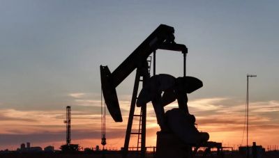 Σε ελεύθερη πτώση το πετρέλαιο μετά την είδηση ανοίγματος των Στενών του Ορμούζ – Προς τα 87 δολάρια το βαρέλι το Brent