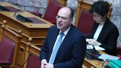 Μακάριος Λαζαρίδης: Το retweet που «στέλνει» τη Ντόρα Μπακογιάννη για σοκολατάκια μετά την παραίτησή του