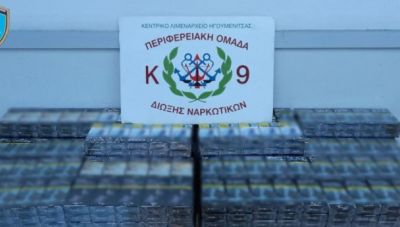 Σκύλος της ομάδας Κ-9 εντόπισε εκατοντάδες λαθραία τσιγάρα σε φορτηγό στην Ηγουμενίτσα