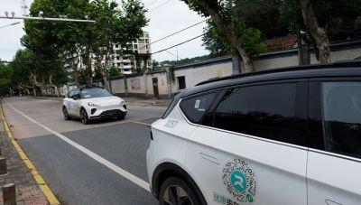 Κίνα: Δεκάδες επιβάτες παγιδεύτηκαν μέσα σε ρομποταξί μετά από βλάβη στο σύστημα (Βίντεο)