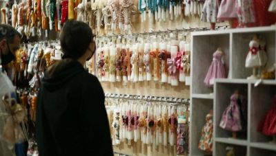 Εορταστικό ωράριο: Σε ισχύ από την Πέμπτη σε Αθήνα, Πειραιά και Θεσσαλονίκη