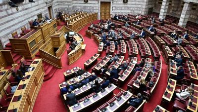 Βουλή: Ψηφίζεται το νομοσχέδιο Χατζηδάκη στη σκιά του ΟΠΕΚΕΠΕ — Αναμένονται παρεμβάσεις πολιτικών αρχηγών