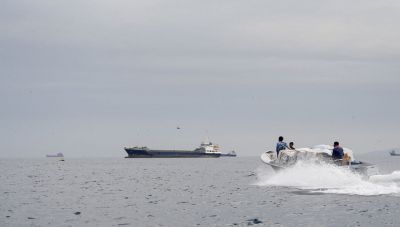 Μόλις 3 πλοία πέρασαν από τα Στενά του Ορμούζ τις τελευταίες 12 ώρες - Ανοδικά κινείται η τιμή του πετρελαίου