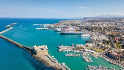 Ακτοπλοΐα υπό πίεση: Περικοπές δρομολογίων και «ασφυξία» από το κόστος καυσίμων