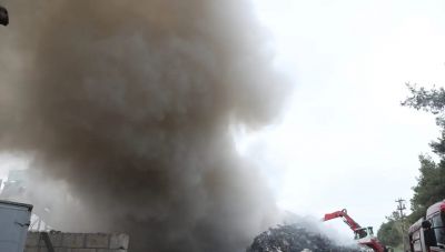 Θεσσαλονίκη: Μεγάλη φωτιά σε χώρο ανακύκλωσης – Μήνυμα του 112 για τους καπνούς, «κλείστε πόρτες και παράθυρα»