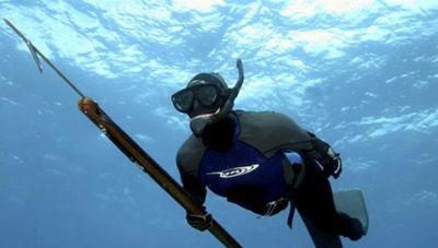 Ηράκλειο: Ψαροντουφεκάς χτύπησε με το καμάκι του ψαροντούφεκου το πόδι του!