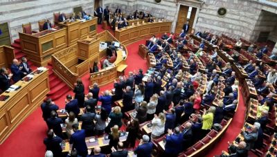 Η συζήτηση στη Βουλή για την άρση ασυλίας των 13 βουλευτών της ΝΔ (Live)