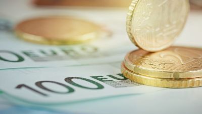 Reuters: Από τα τέλη του 2026 η Ελλάδα δεν θα είναι η πιο χρεωμένη χώρα της Ευρωζώνης