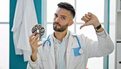 Εγκέφαλος: 7 τροφές που ένας νευροχειρουργός δεν βάζει ποτέ στο πιάτο του