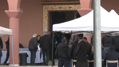 Θλίψη στην κηδεία της Ελευθερίας Γιακουμάκη που δολοφονήθηκε από τον 39χρονο πρώην σύντροφο της